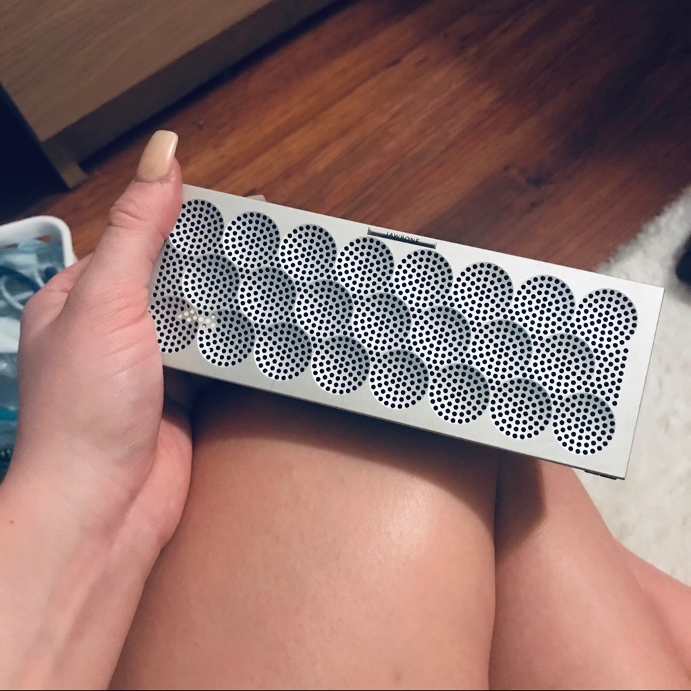 Jawbone speaker